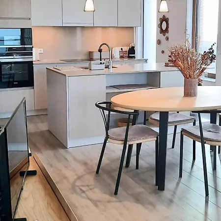 Modern 2-bedroom Near The Of T102 Appartement *