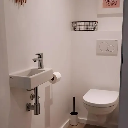 Modern 2-bedroom Near The Of T102 Appartement *