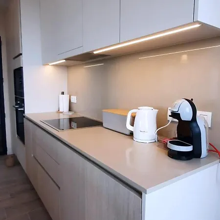 Modern 2-bedroom Near The Of T102 Apartamento