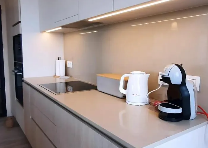 Modern 2-bedroom Near The Of T102 Appartement